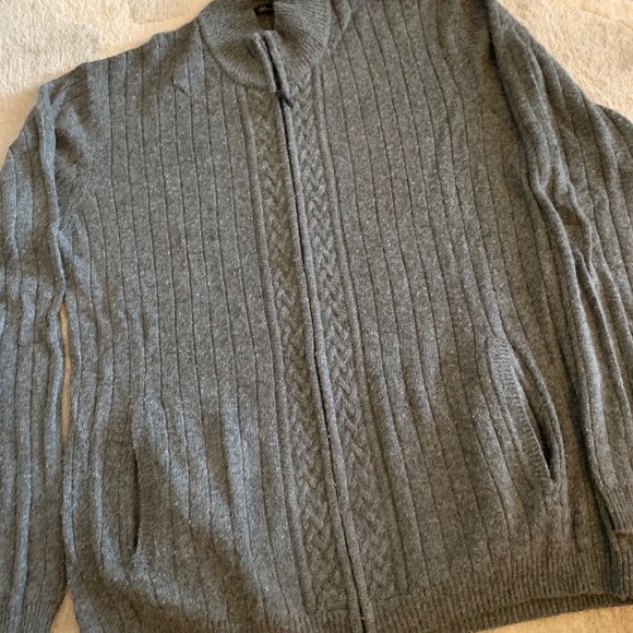Men’s zip up sweater - Picture 2 of 4